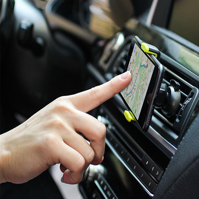 Malý držáček na mobil do auta - mini držák mobilu do ventilace.